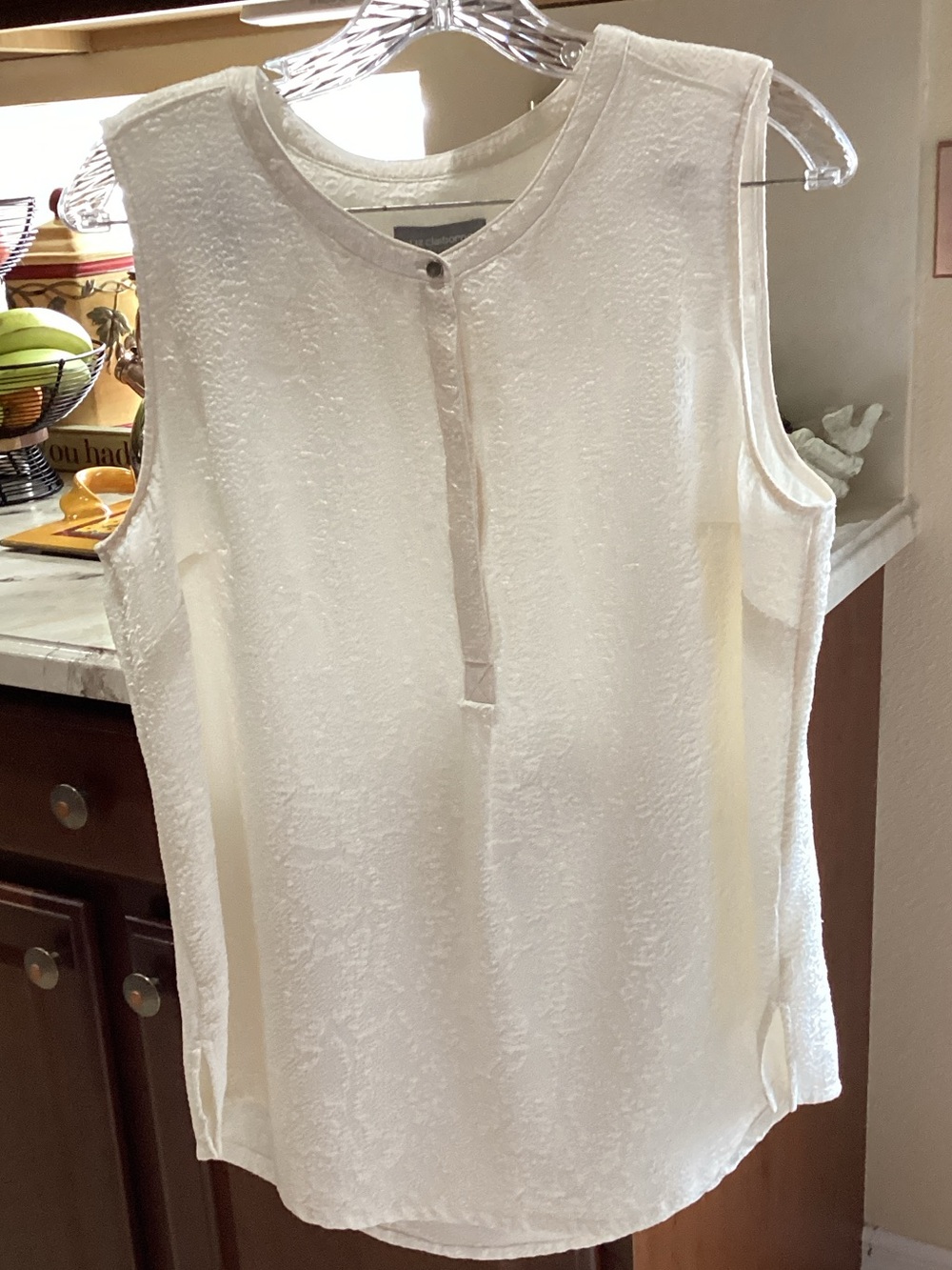 Liz Claiborne Cream Sleeveless Textured Henley Camisole